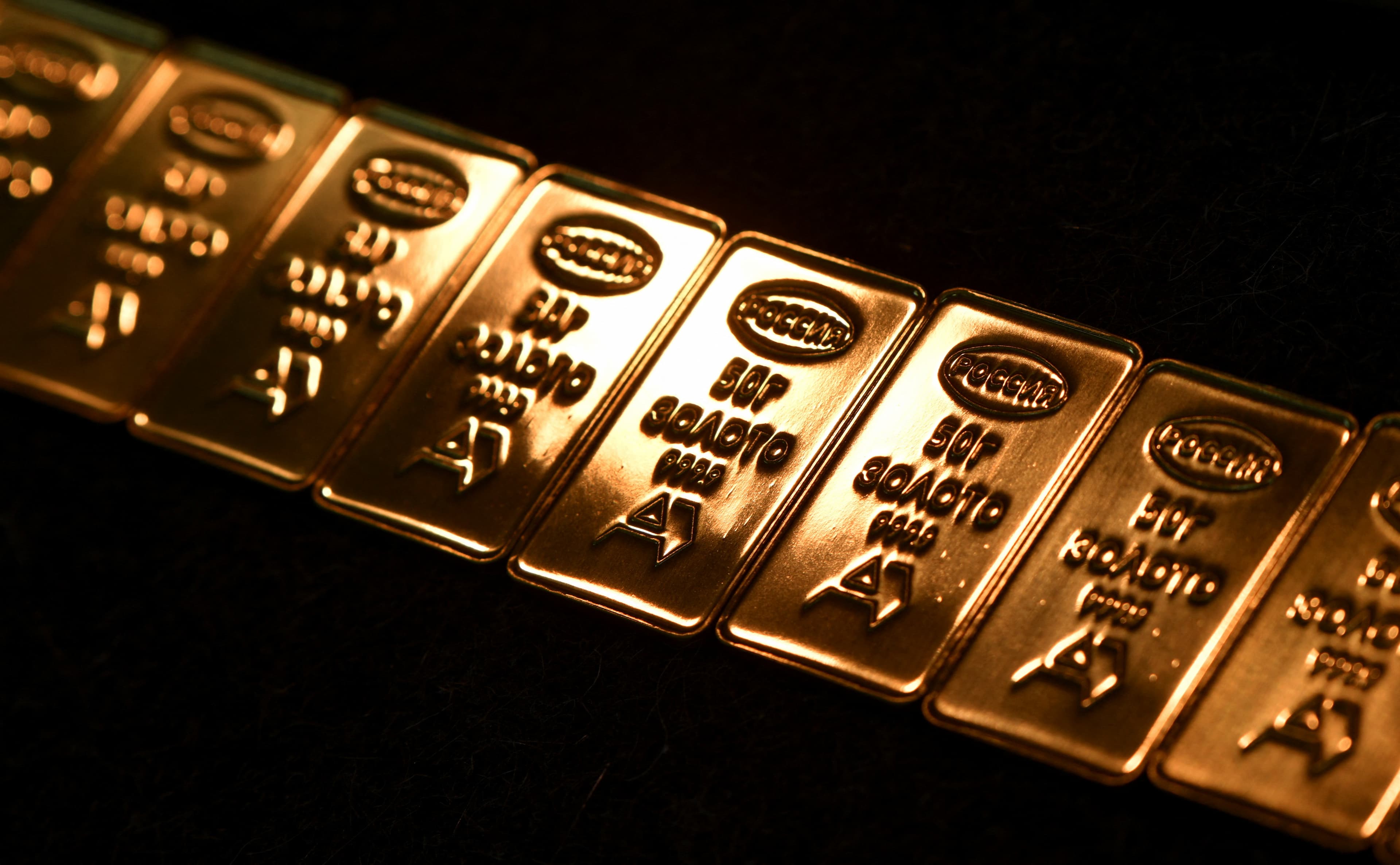 Navigating the Gold Bullion Market: Dealer Insights